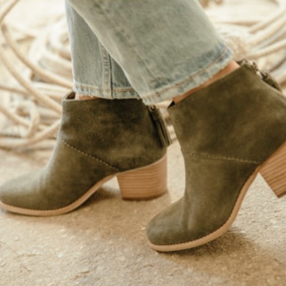 Toms Shoes - Toms Leila Forest Green Suede Boots - Size 8.5